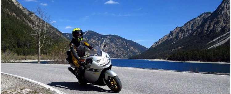 Europejski kraj zakazuje motocyklom wjazdu w góry. Powód nie powinien cię zaskoczyć