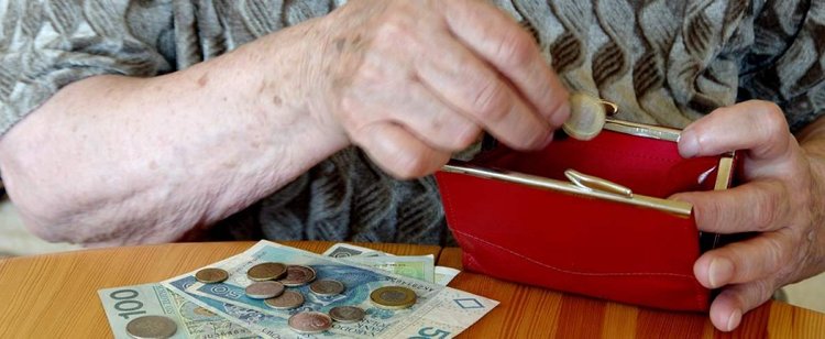 Prezes ZUS ujawniła, co trzeba zrobić, by otrzymać 4,2 tys. zł dodatku do emerytury. Jeden warunek