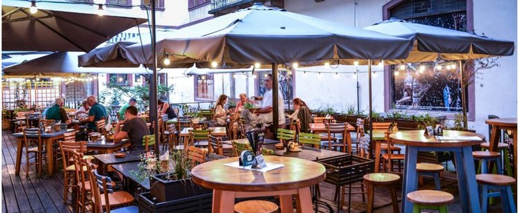 Rząd na ostatnią chwilę zmienił rozporządzenie. Chodzi o maseczki w restauracjach
