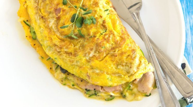 Wilgotny i delikatny omlet po francusku. Prosty przepis