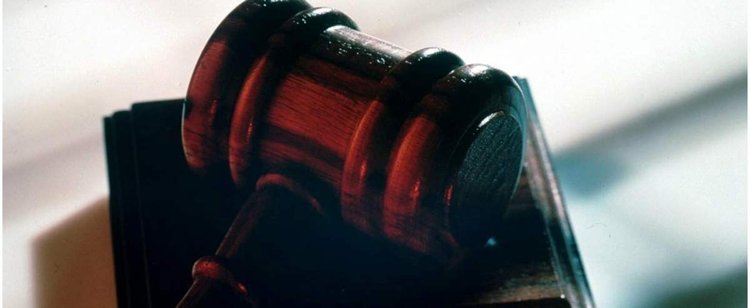 Pracodawca zwolnił, sąd przywrócił do pracy. Nowe prawo osłania pracowników jak tarcza