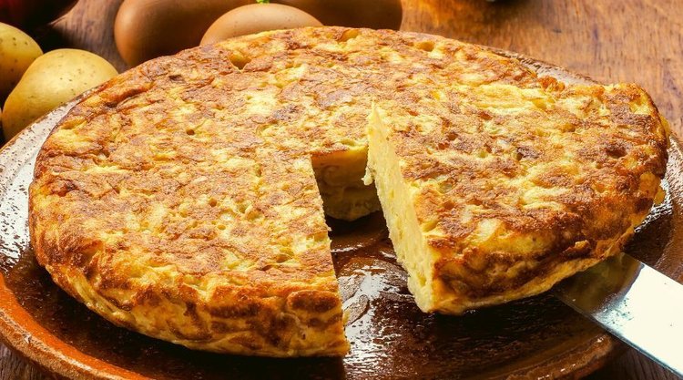 Hiszpański omlet z ziemniakami. Przepis krok po kroku