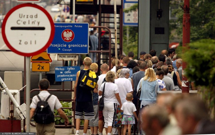 Kontrola graniczna na nowych zasadach. Trzeba będzie zgłaszać przewóz pieniędzy 