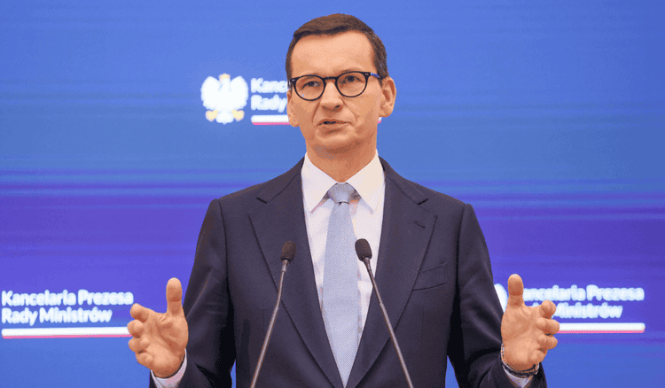 Premier obiecuje: trzynastka i czternastka zostaną na stałe. Jest jeden warunek