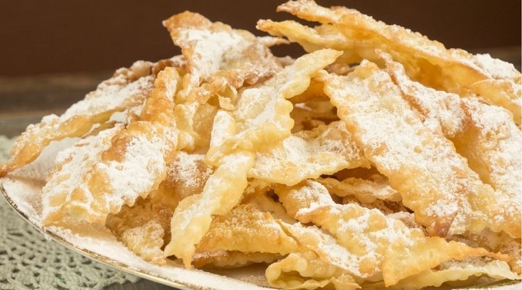 Prosty przepis na chrupiące faworki bez smażenia