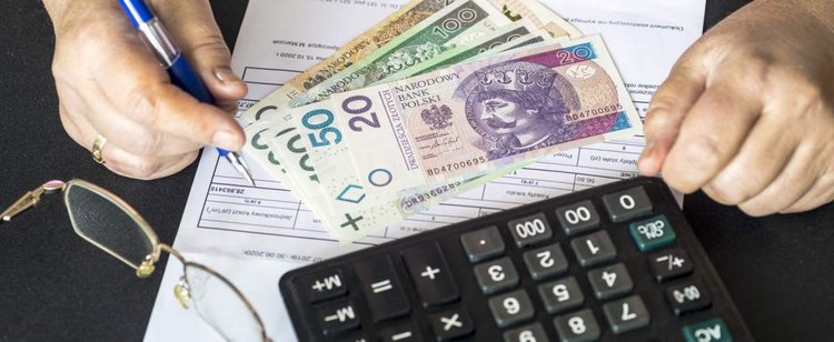 Wcześniejsza emerytura z niemiłą niespodzianką. Tysiące Polaków ma dostać tylko 1560 zł
