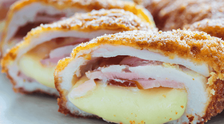 Cudny kotlet szwajcarski z płynnym serem w środku