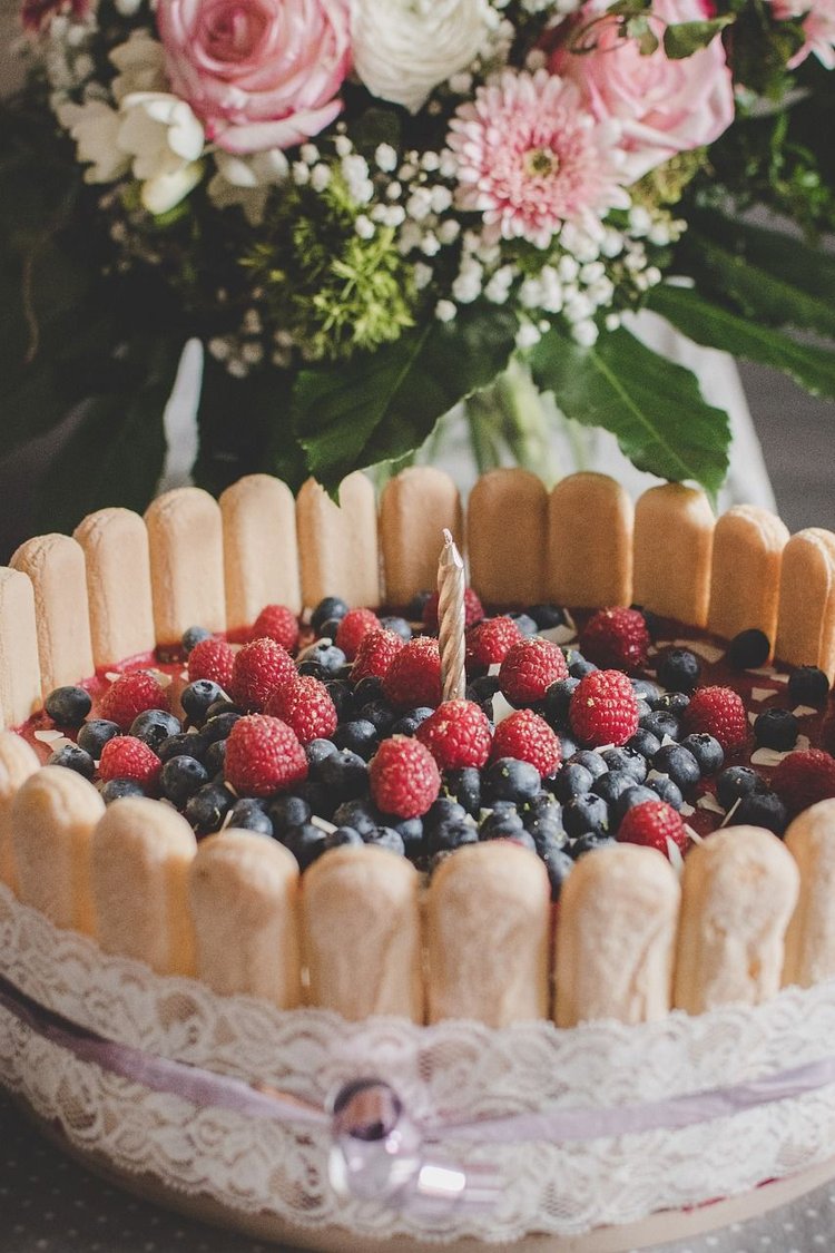Tort tiramisu z malinami