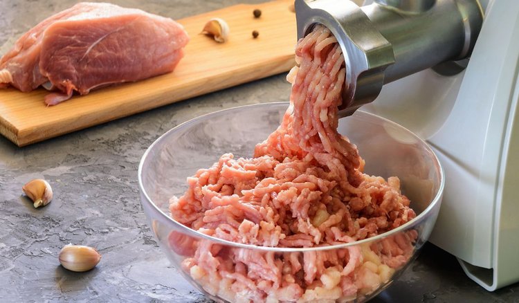 Jak skutecznie i szybko zmielić mięso? Dzięki naszym poradom każda kiełbasa czy kotlet mielony wyjdą idealnie