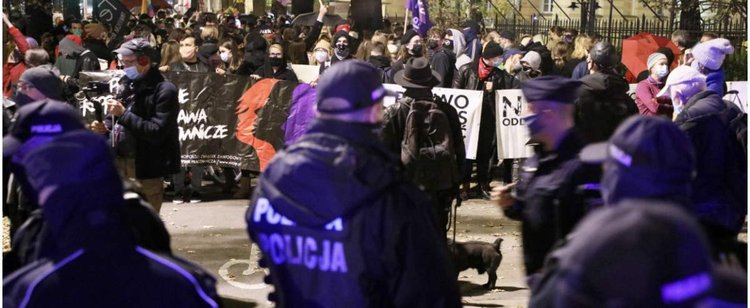 Policja użyła gazu łzawiącego na proteście po wyroku TK. "Środki adekwatne do sytuacji"
