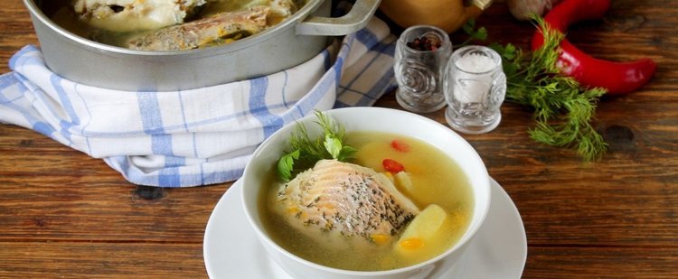 Zupa rybna z pomidorami