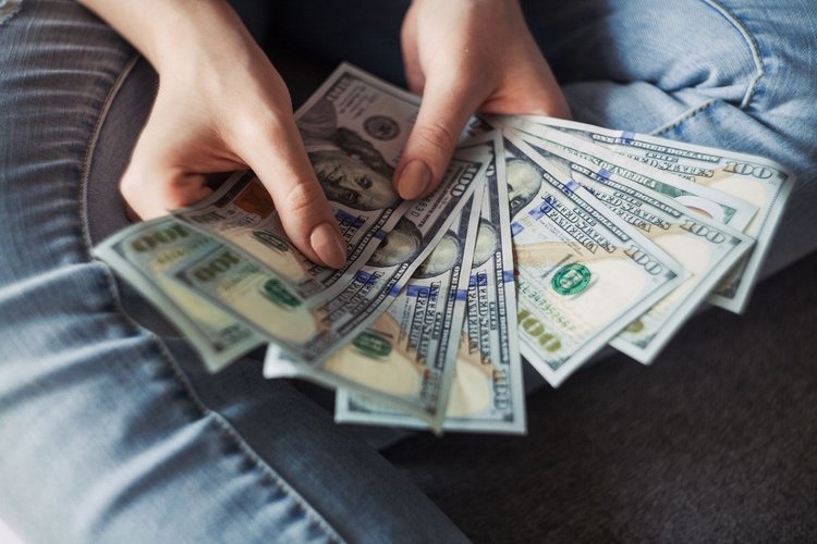 Jaki wpływ na polskich przedsiębiorców ma kurs dolara?