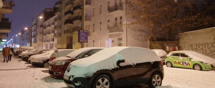 Mandat za nieodśnieżony samochód, to nie przelewki. Przygotuj nawet 500 zł