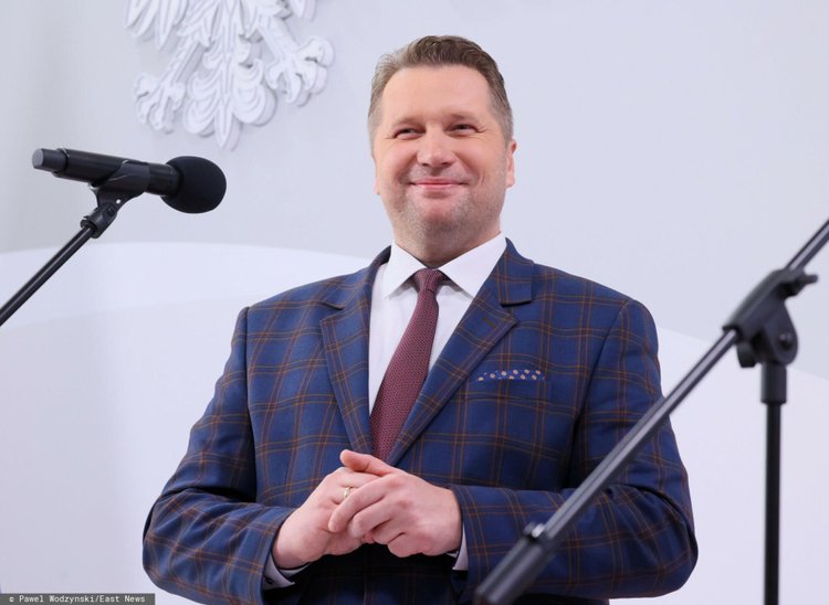 Minister Czarnek zapowiedział. Nauczyciele dostaną od państwa 400 tys. laptopów