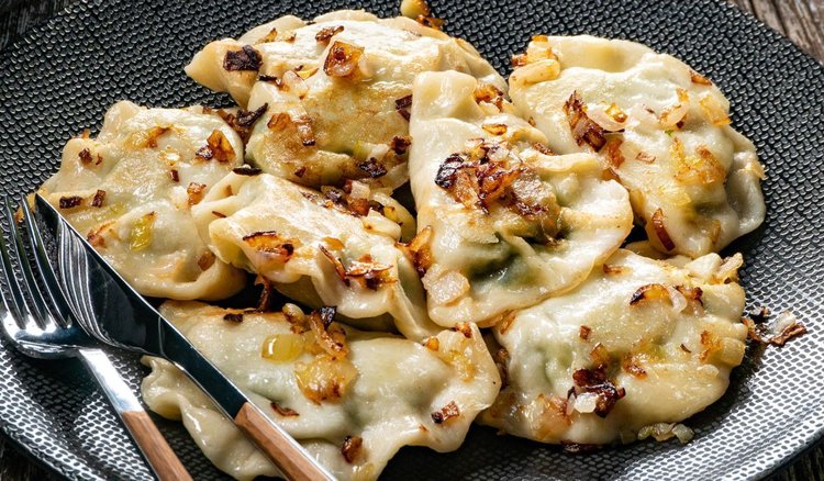 Przepyszne pierogi z bobem. Wyjątkowy specjał na początek lata