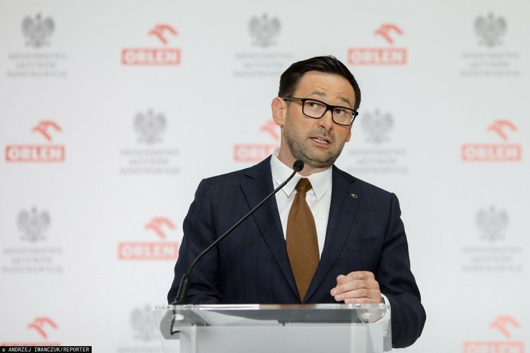 Ceny paliw będą obniżone do 5 zł za litr. Obajtek chwali decyzję rządu