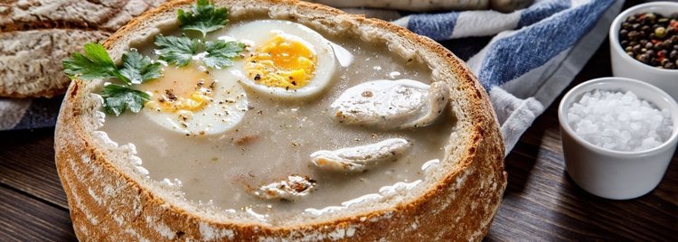O czym należy pamiętać podając żurek w chlebie?