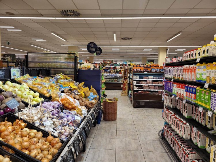 Koniec z kolejkami do kas w marketach. Scan&Go pozwala skanować produkty i płacić z użyciem smartfonu
