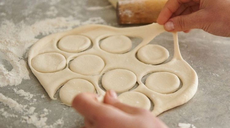 Nieziemsko aromatyczne ciasto na pierogi z oliwą