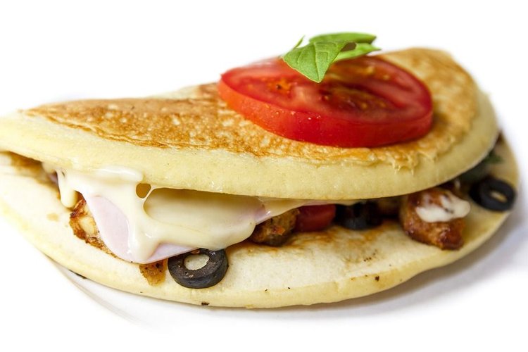 Omlet z pieczarkami i papryką