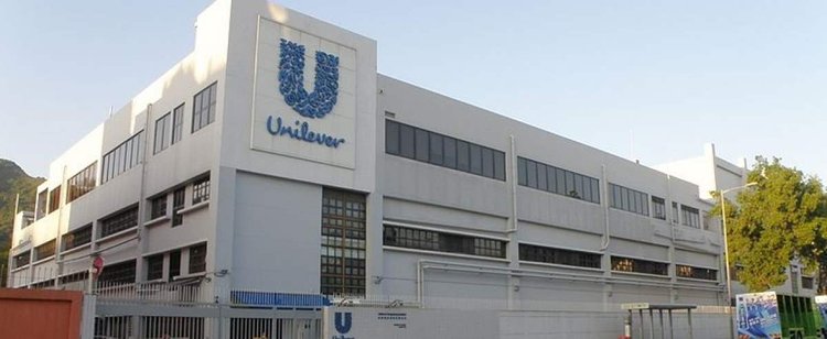 Unilever usuwa z wszystkich opakowań jedno słowo. Przez reakcję klientów