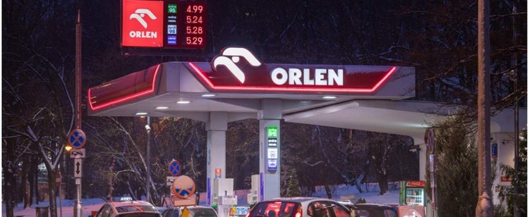 Business Insider: PKN Orlen może przejąć Lotos. Już jutro