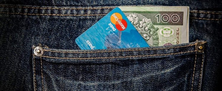 Renta socjalna – kto może pobierać? Znamy wysokość świadczenia, kwota zaskakuje. Czy na rencie możesz pracować?