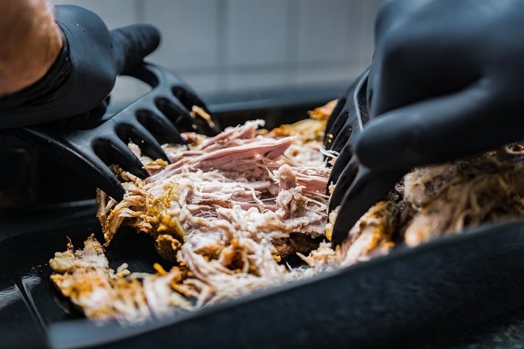 Pulled pork, czyli długo pieczona wieprzowina w aromatycznym sosie