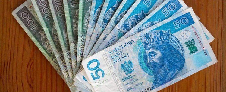 Zasiłek opiekuńczy znów przedłużony. Rodzice powinni być zadowoleni
