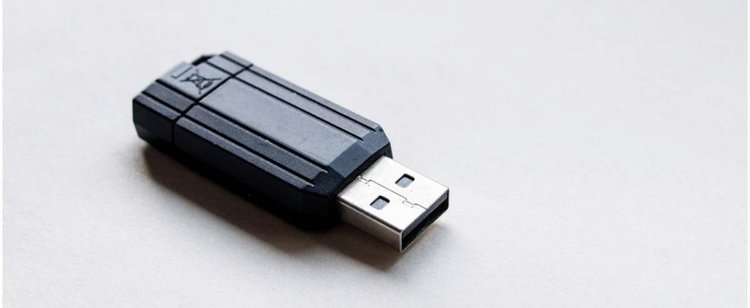1600 zł za pendrive'a chroniącego przed 5G. Brytyjskie służby ostrzegają przed oszustwem
