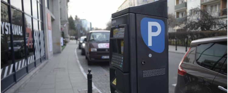 Popularna sieć sklepów ustawi parkometry na swoich parkingach. Podobno tego chcą klienci