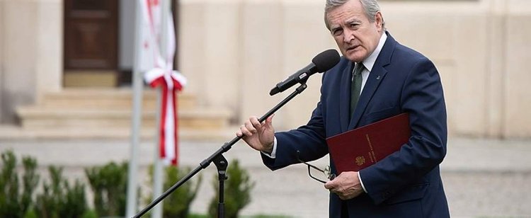 Pilna decyzja resortu, wypłaty wstrzymane. Z funduszu wsparcia nie popłynie do Polaków na razie ani grosz