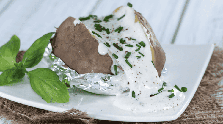 Klasyczne pieczone ziemniaki z gzikiem 