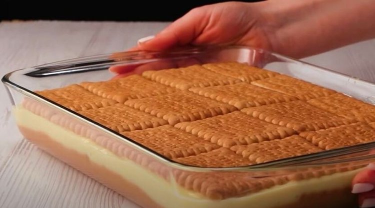 Proste ciasto bez pieczenia Twix. Smakuje lepiej niż znany batonik