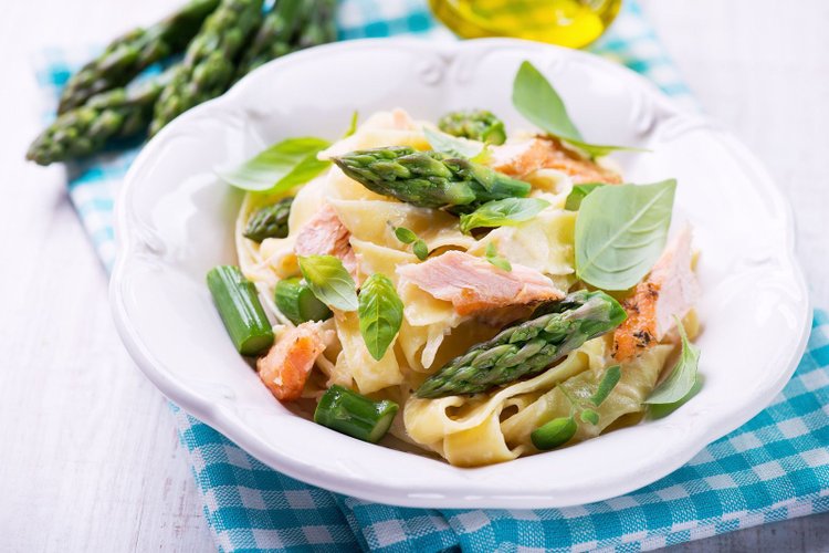 Makaron ze szparagami, tartą cukinią i mascarpone - szybki przepis