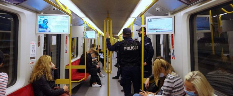Sypią się mandaty za brak maseczek. Policja przekazała nam dane