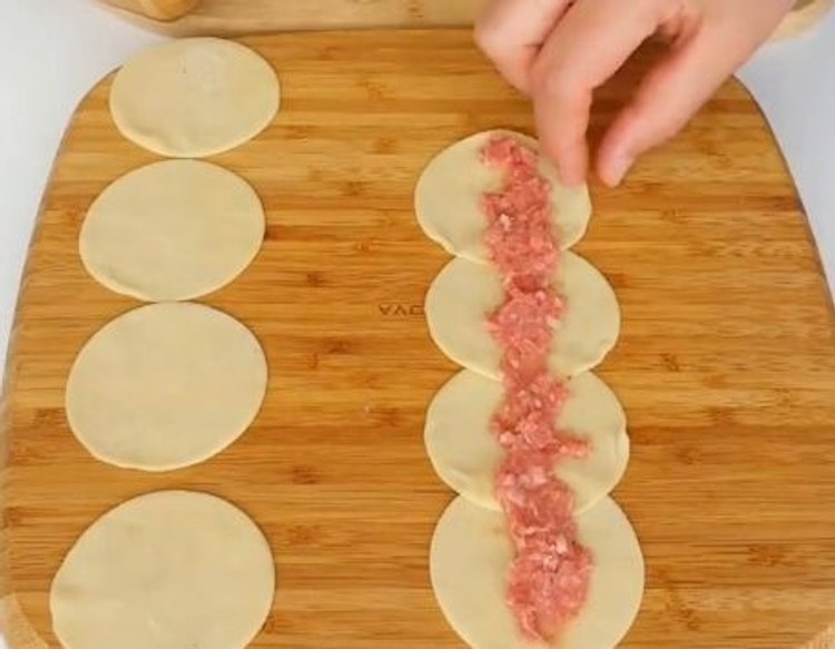Zupełnie nowy sposób na klejenie pierogów