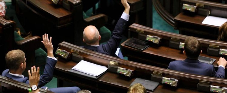 Jest przypadek koronawirusa w Sejmie. Polityk apeluje do wszystkich, których spotkał o wykonanie testu