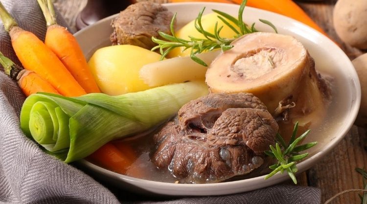 Prosty przepis na kotlety z resztek po rosole. Pomysł na tani obiad dla całej rodziny