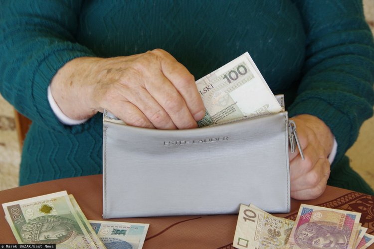 Wiadomo kiedy Polacy najczęściej przechodzą na emeryturę. ZUS podał dane
