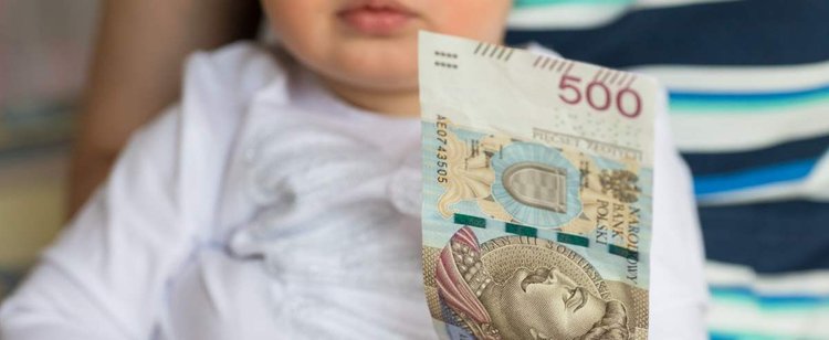 500 plus a potrącenie podatku. Odsetki też są opodatkowane