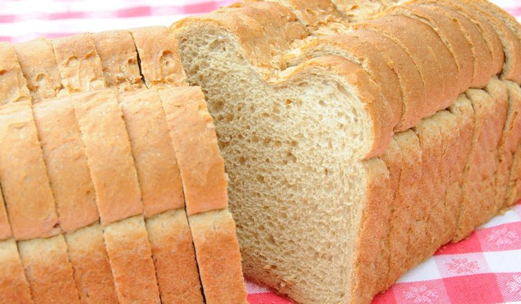 Jak wykorzystać czerstwy chleb? Zrób z niego przepyszną zapiekankę