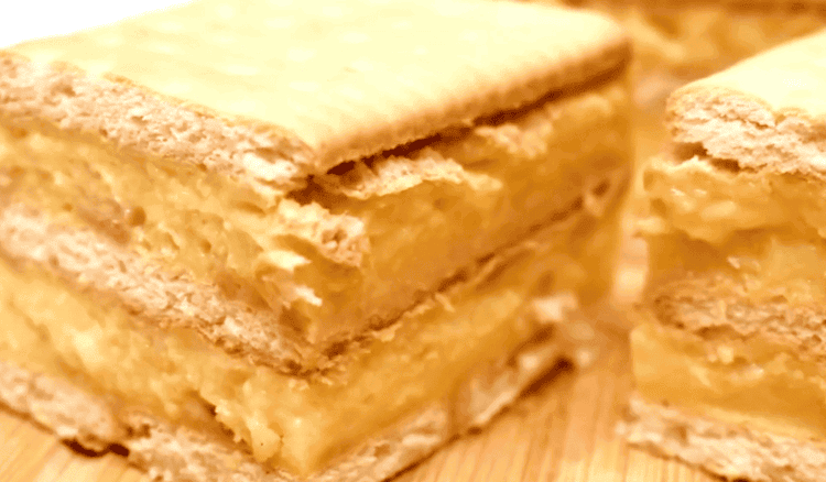 Budyniowe ciasto bez pieczenia. Wystarczą 4 składniki za 10 zł