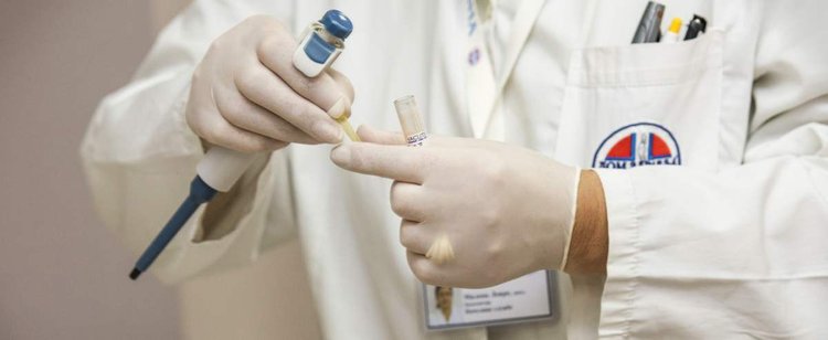 Szczepionka na grypę będzie refundowana dla 3 grup osób? Niedługo może jej niestety zabraknąć