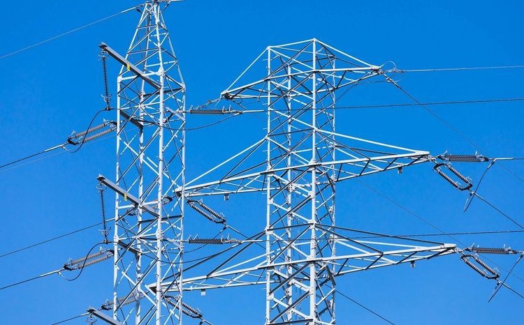 Zamrożenie cen energii elektrycznej w 2023 r. Skorzysta prawie 17 mln gospodarstw domowych 