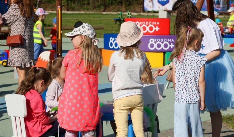 Zmiany w programie 800 plus? Minister Marlena Maląg rozwiewa wszelkie wątpliwości