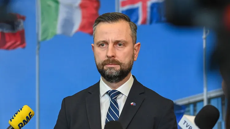 Kosiniak-Kamysz chce 800 plus tylko dla pracujących rodziców. Jest odpowiedź resortu