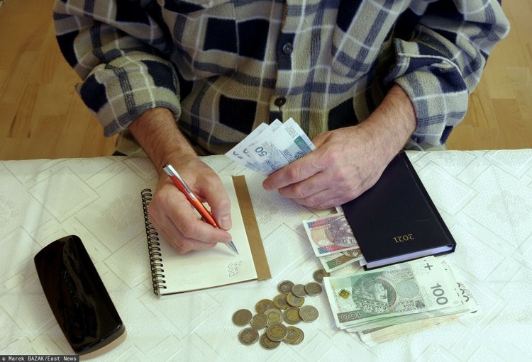 Emeryci mają złożyć wniosek do 31 maja. ZUS wprowadza nowe limity