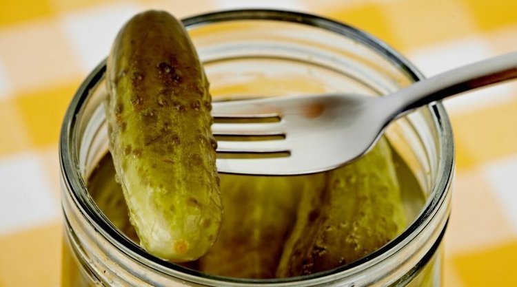 Obłędne ogórki w zalewie curry