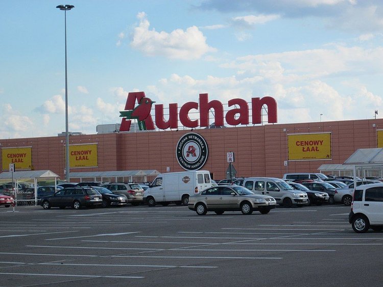 Zagraniczne media oskarżają Auchan o pomaganie rosyjskim żołnierzom. Dziennikarze przedstawili szokujące dowody
